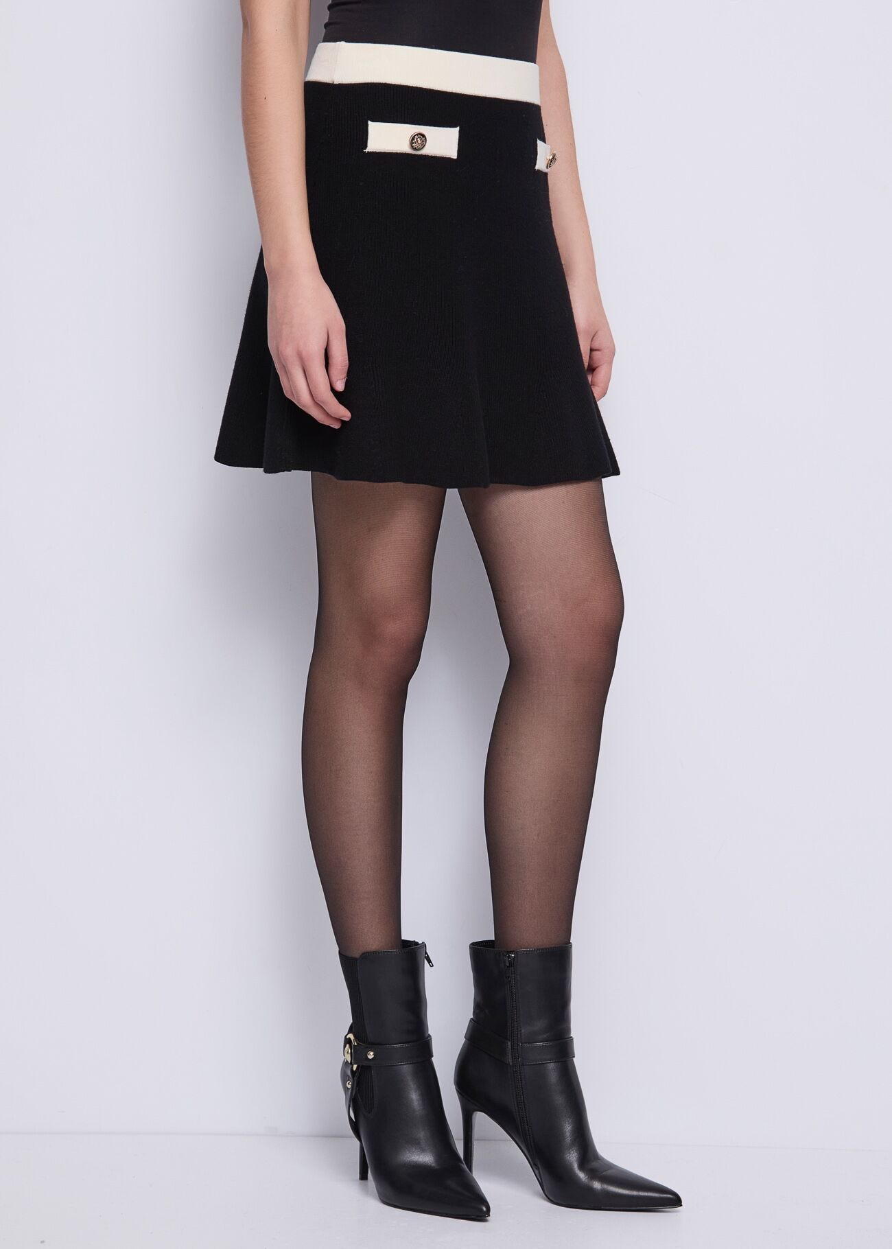 Yarn miniskirt with contrasting details Gaudì