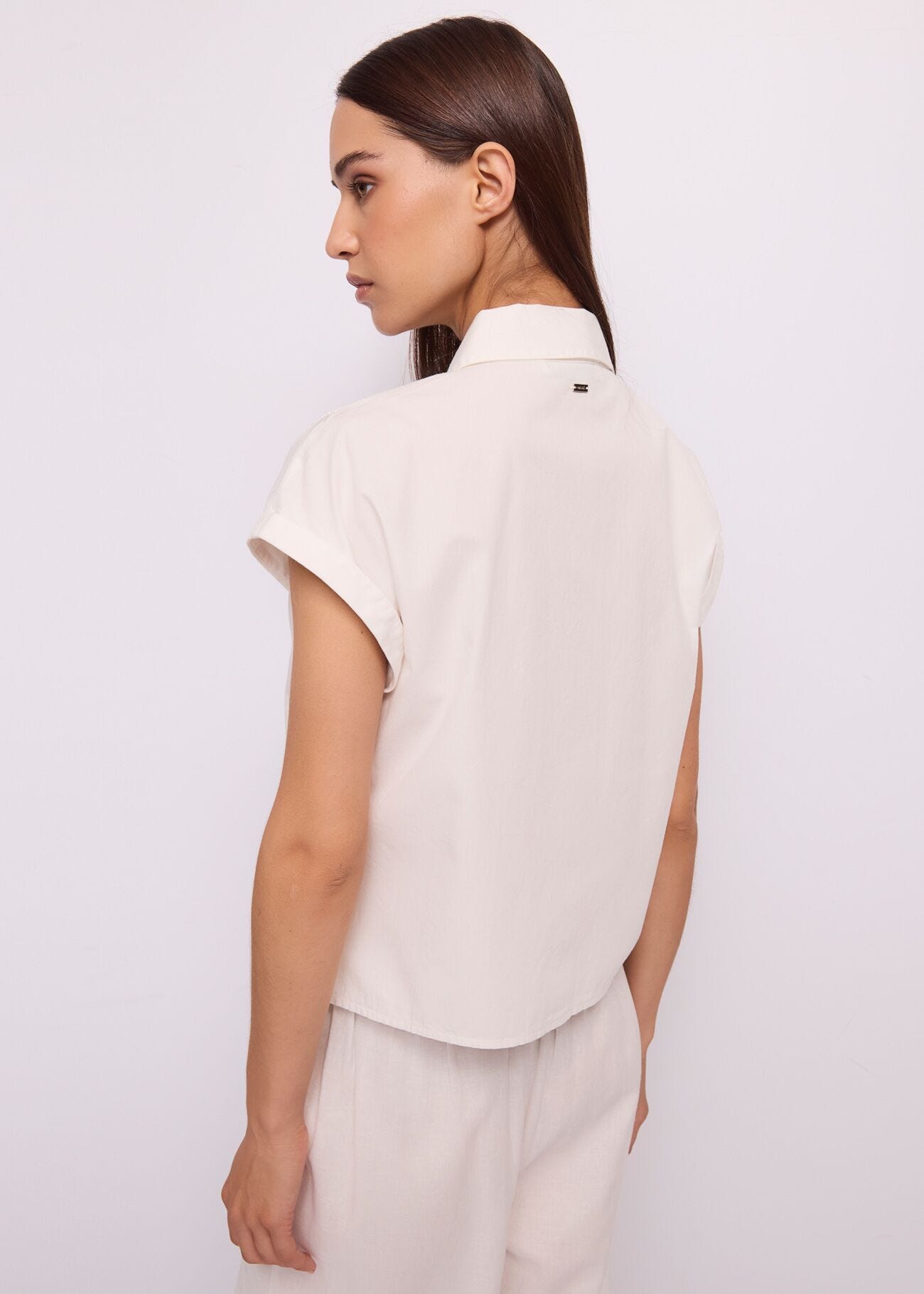 ΓΥΝΑΙΚΕΙΟ ΑΣΠΡΟ ΠΟΥΚΑΜΙΣΟ ΜΕ ΚΕΝΤΗΜΑ ΚΑΙ ΣΤΡΑΣ GAUDI