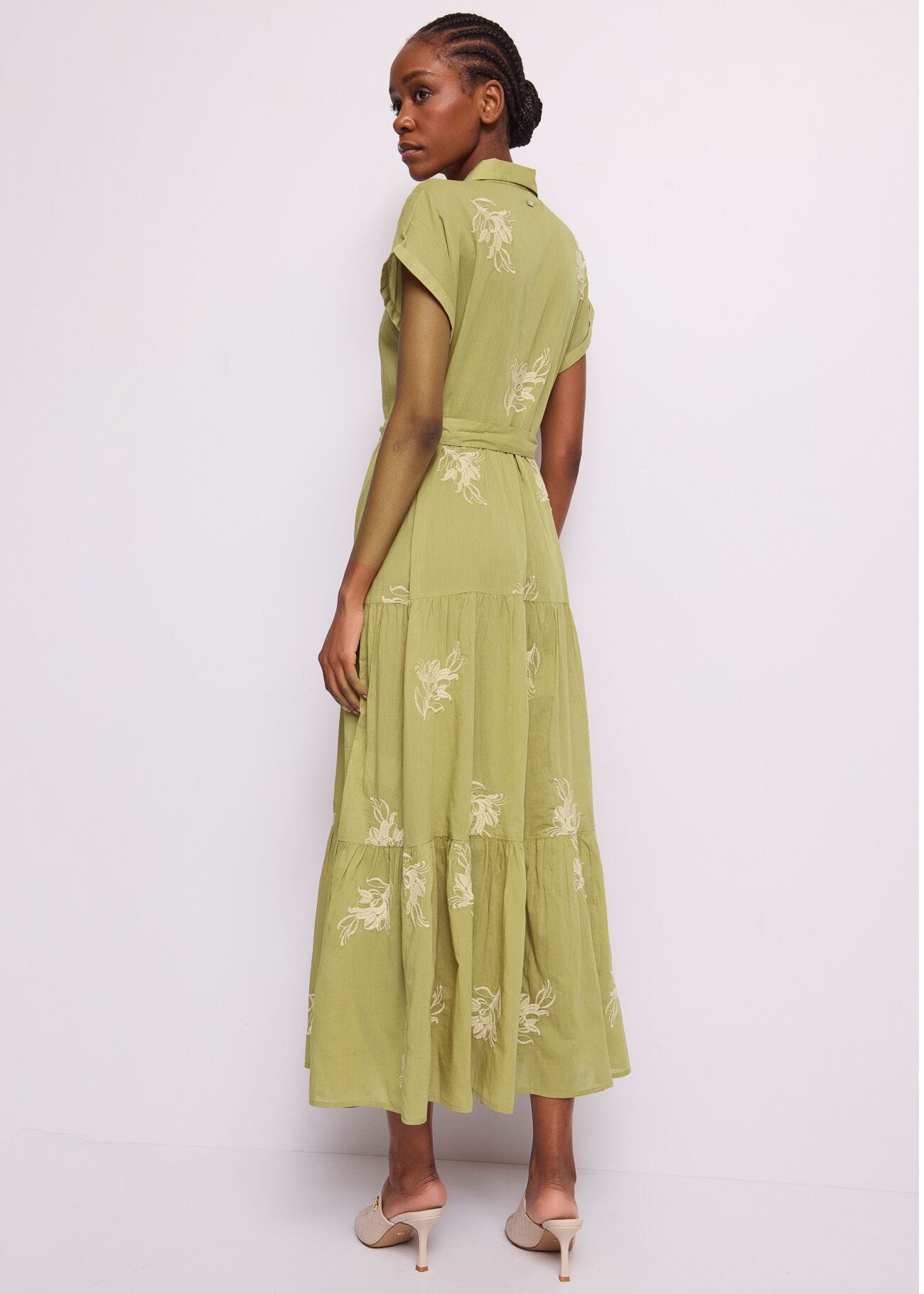 Γυναικείο φόρεμα-πουκάμισο από μουσελίνα με κέντημα Gaudì